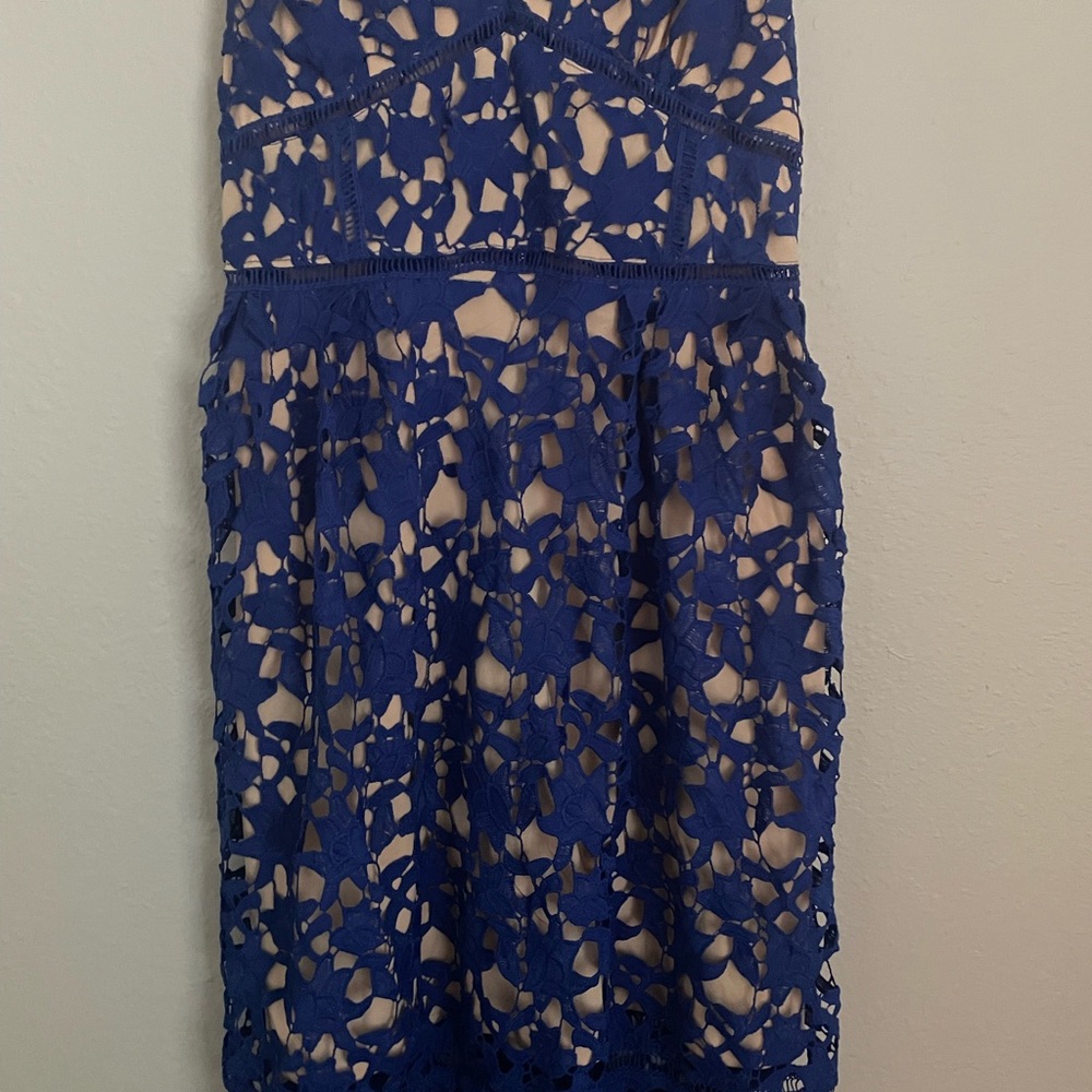 Summer v-neck lace hollow dress.